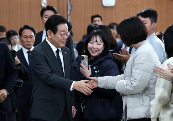 李대통령, 국방과학연구소 찾아 "국방비 증액, 중추적 역할 기대"