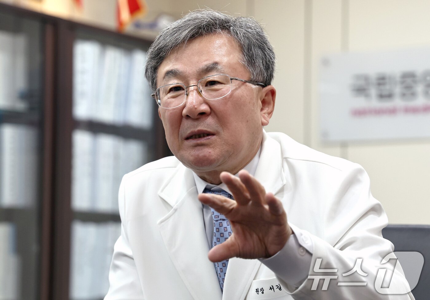본문 이미지 - 서길준 국립중앙의료원장이 서울 중구 국립중앙의료원에서 뉴스1과 인터뷰하고 있다. 2025.12.5/뉴스1 ⓒ News1 구윤성 기자