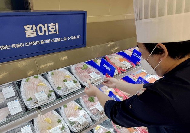 유통가 연말 세일 돌입…겨울 제철 음식부터 패션·가전 행사