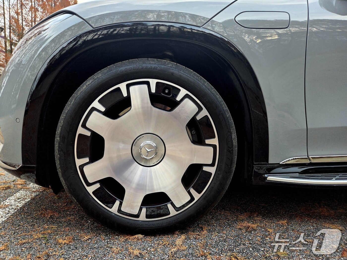 본문 이미지 - 마이바흐 EQS 680 SUV 휠 ⓒ News1 박기범 기자