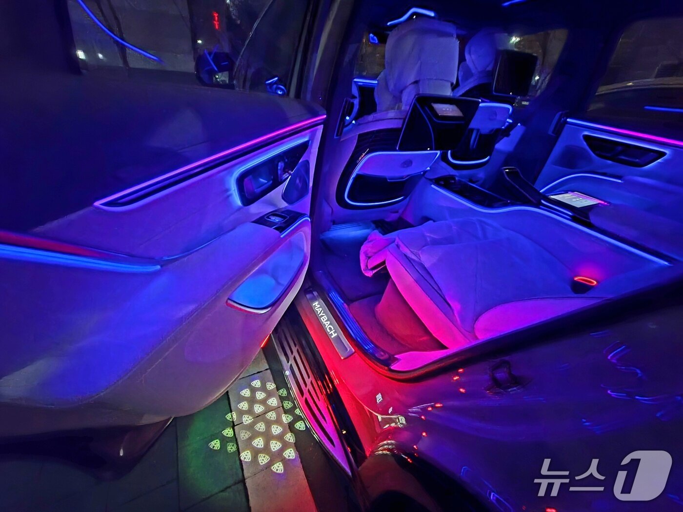 본문 이미지 - 마이바흐 EQS 680 SUV 2열 실내 ⓒ News1 박기범 기자