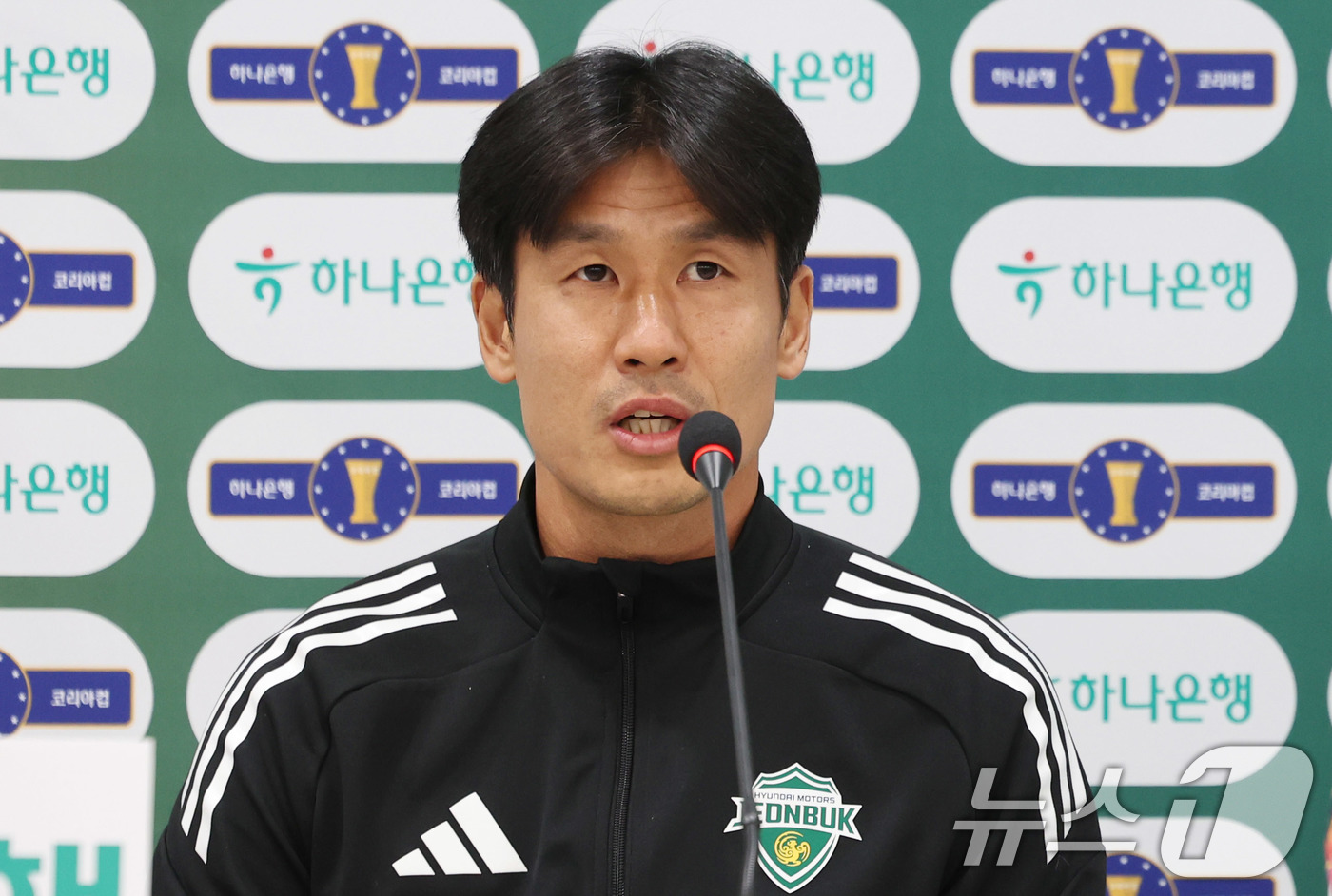 (서울=뉴스1) 박지혜 기자 = 정조국 전북현대 코치가 5일 서울 마포구 서울월드컵경기장에서 열린 2025 하나은행 코리아컵 공식 기자회견에서 결승전을 앞둔 소감을 밝히고 있다.전 …