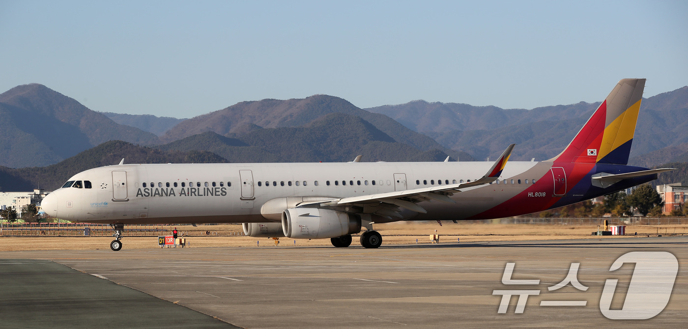 (대구=뉴스1) 공정식 기자 = 대구 도심 군 공항(K-2)과 민간공항을 이전해 대구 군위·경북 의성에 신공항을 건설하는 TK 민·군 통합공항 관련 사업비가 내년 예산에 한 푼도 …