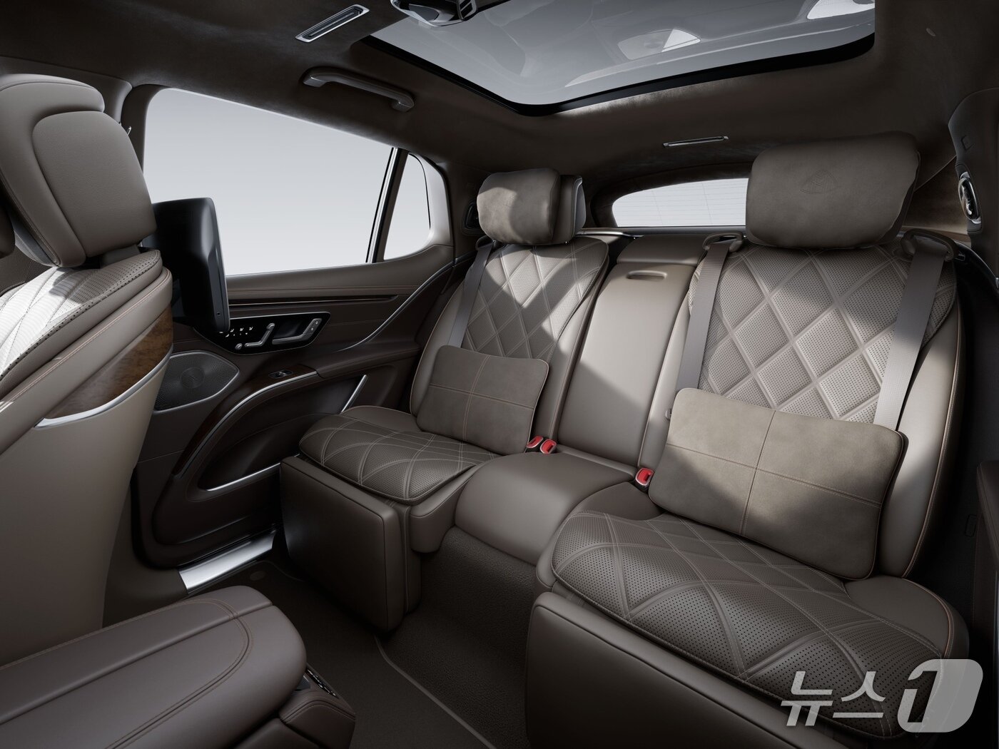 본문 이미지 - 마이바흐 EQS 680 SUV 2열 ⓒ News1 