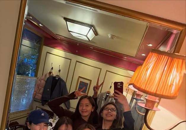 끈끈한 소녀시대, 유리 생일에 써니·윤아·수영·티파니 뭉쳤다…화기애애 [N샷]