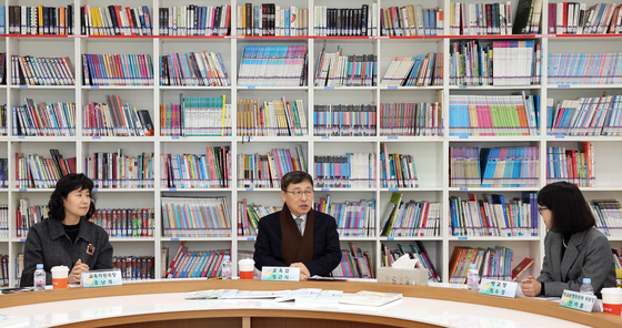 '학교자치문화' 간담회하는 정근식 교육감