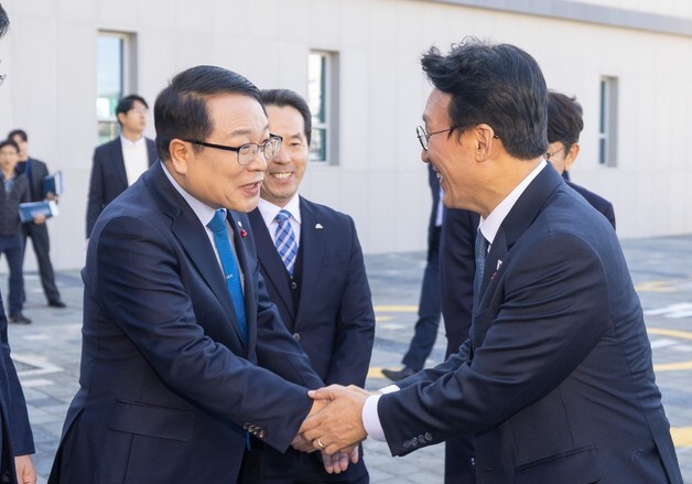 정헌율 시장, 김민석 총리·김윤덕 장관 만나 현안 강력 건의