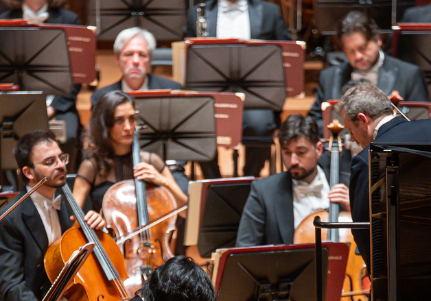 "과감한 밀당" 선보인 임윤찬의 라벨…'관크'에도 흔들림 없던 2악장