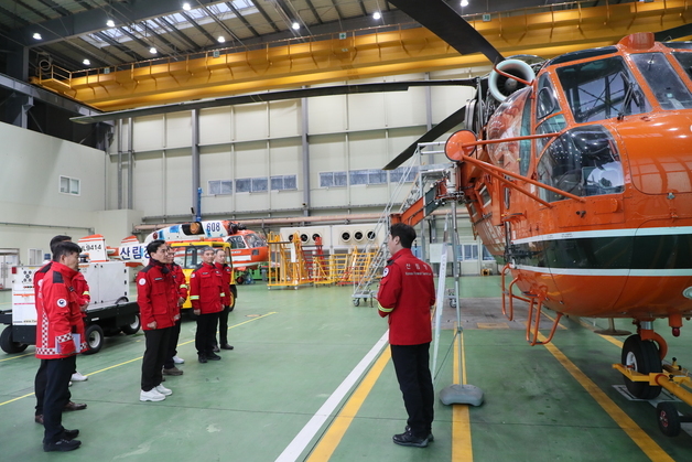 '산불 연중화·대형화'…김진태 지사, 산림항공본부 대비 태세 점검