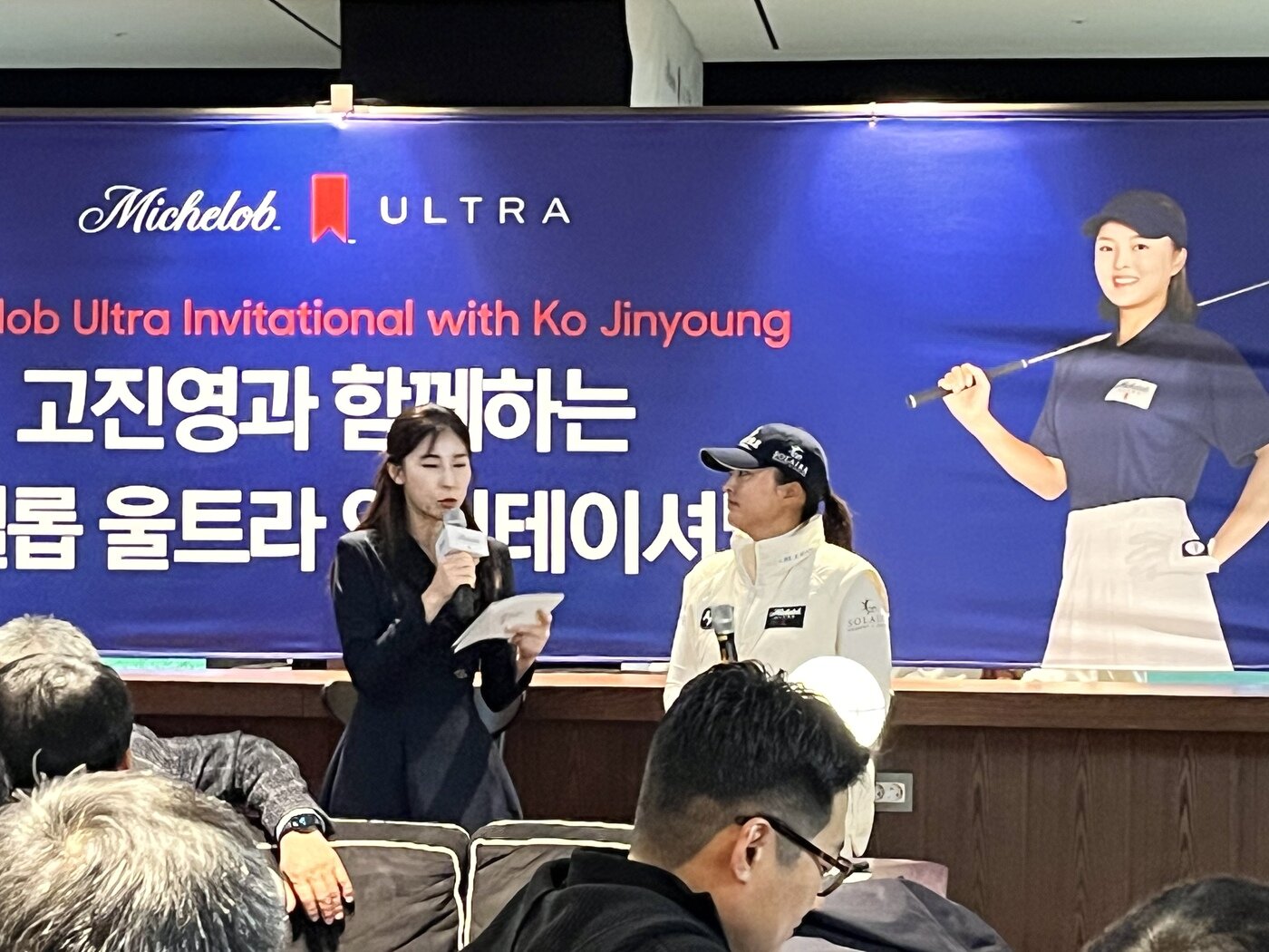 본문 이미지 - 고진영 골프 프로가 5일 서울 청담 클럽디에서 열린 미켈롭 울트라 브랜드 행사에서 발언하는 모습&gt;