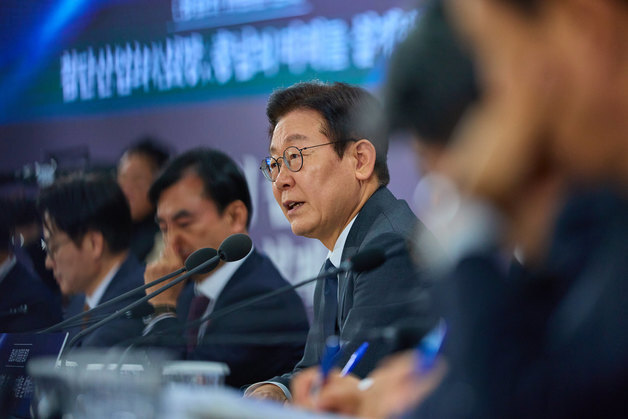 '충남의 마음을 듣다' 타운홀미팅 참석한 이재명 대통령