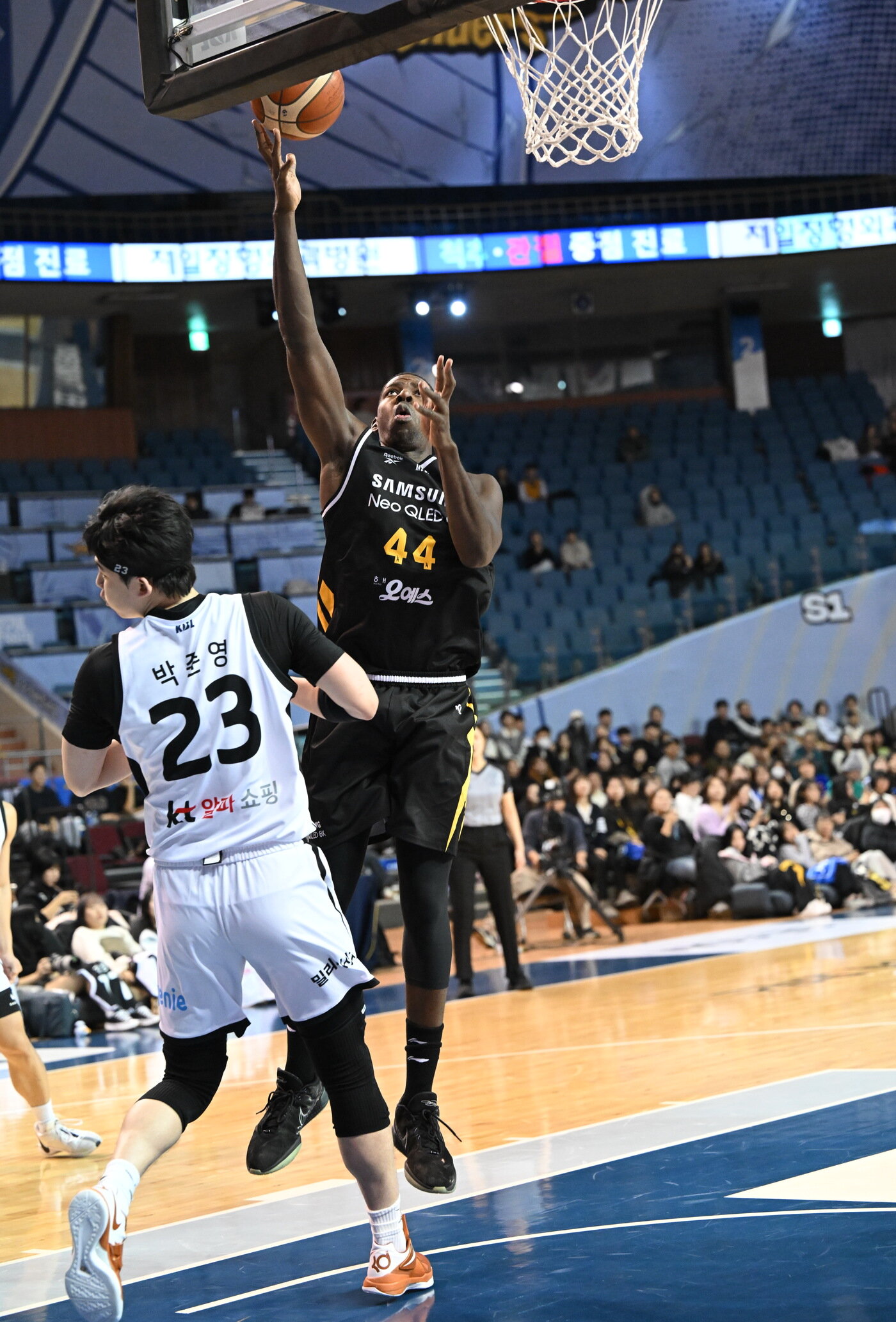 본문 이미지 - 프로농구 삼성 니콜슨이 5일 KT와 경기에서 슛을 쏘고 있다.&#40;KBL 제공&#41;