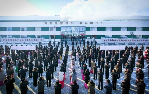 '새 농촌혁명강령' 성과 선전…각지에 종이·약 공장 건설 [데일리 북한]
