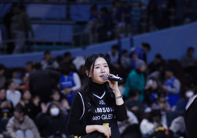 송하예, 코트 위 노래하는 요정