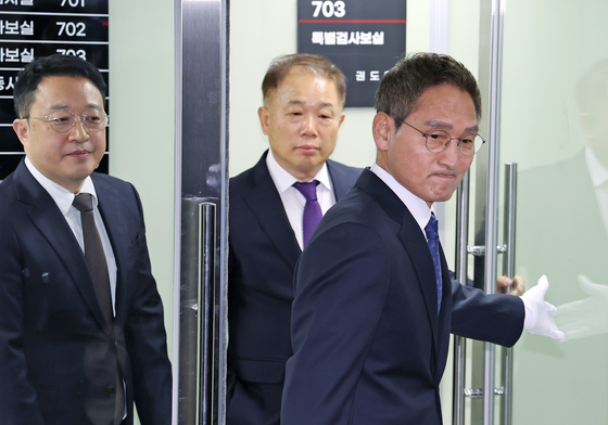 관봉권 특검, 한국은행 발권국에 수색영장 집행…"제조·지급 정보 확인"