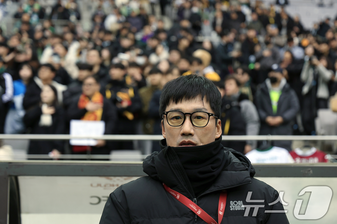 (서울=뉴스1) 박정호 기자 = 이정효 광주FC 감독이 6일 오후 서울 마포구 월드컵로 서울월드컵경기장에서 열린 광주FC와 전북현대의 2025 하나은행 코리아컵 결승전에서 피치를 …