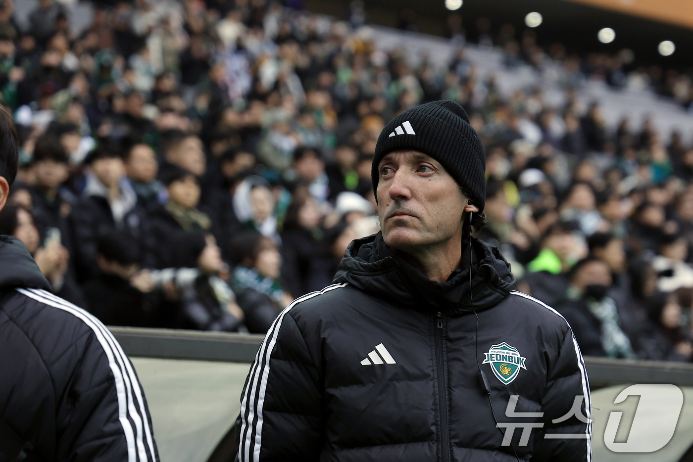 (서울=뉴스1) 박정호 기자 = 타노스 전북현대 수석코치가 6일 오후 서울 마포구 월드컵로 서울월드컵경기장에서 열린 광주FC와 전북현대의 2025 하나은행 코리아컵 결승전에서 전북 …