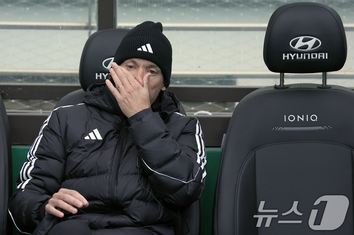 (서울=뉴스1) 박정호 기자 = 타노스 전북현대 수석코치가 6일 오후 서울 마포구 월드컵로 서울월드컵경기장에서 열린 광주FC와 전북현대의 2025 하나은행 코리아컵 결승전에서 벤치 …