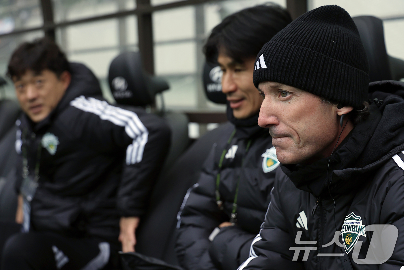 (서울=뉴스1) 박정호 기자 = 타노스 전북현대 수석코치가 6일 오후 서울 마포구 월드컵로 서울월드컵경기장에서 열린 광주FC와 전북현대의 2025 하나은행 코리아컵 결승전에서 피치 …