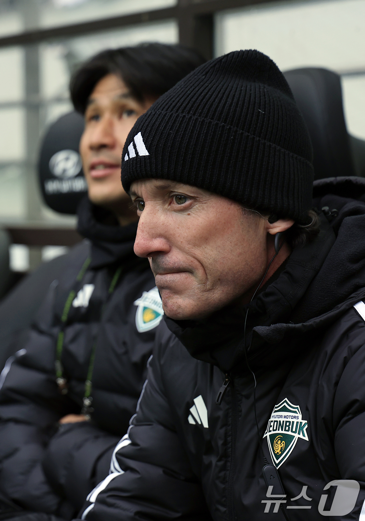 (서울=뉴스1) 박정호 기자 = 타노스 전북현대 수석코치가 6일 오후 서울 마포구 월드컵로 서울월드컵경기장에서 열린 광주FC와 전북현대의 2025 하나은행 코리아컵 결승전에서 피치 …