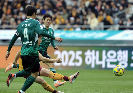 슈팅 날리는 하승운