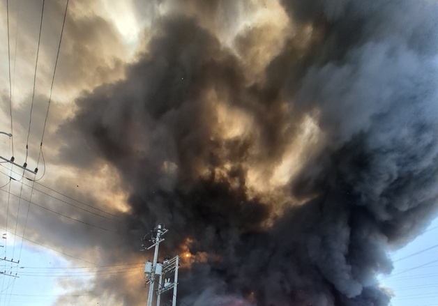 칠곡 왜관 공장서 화재…소방 당국 "진화 중"