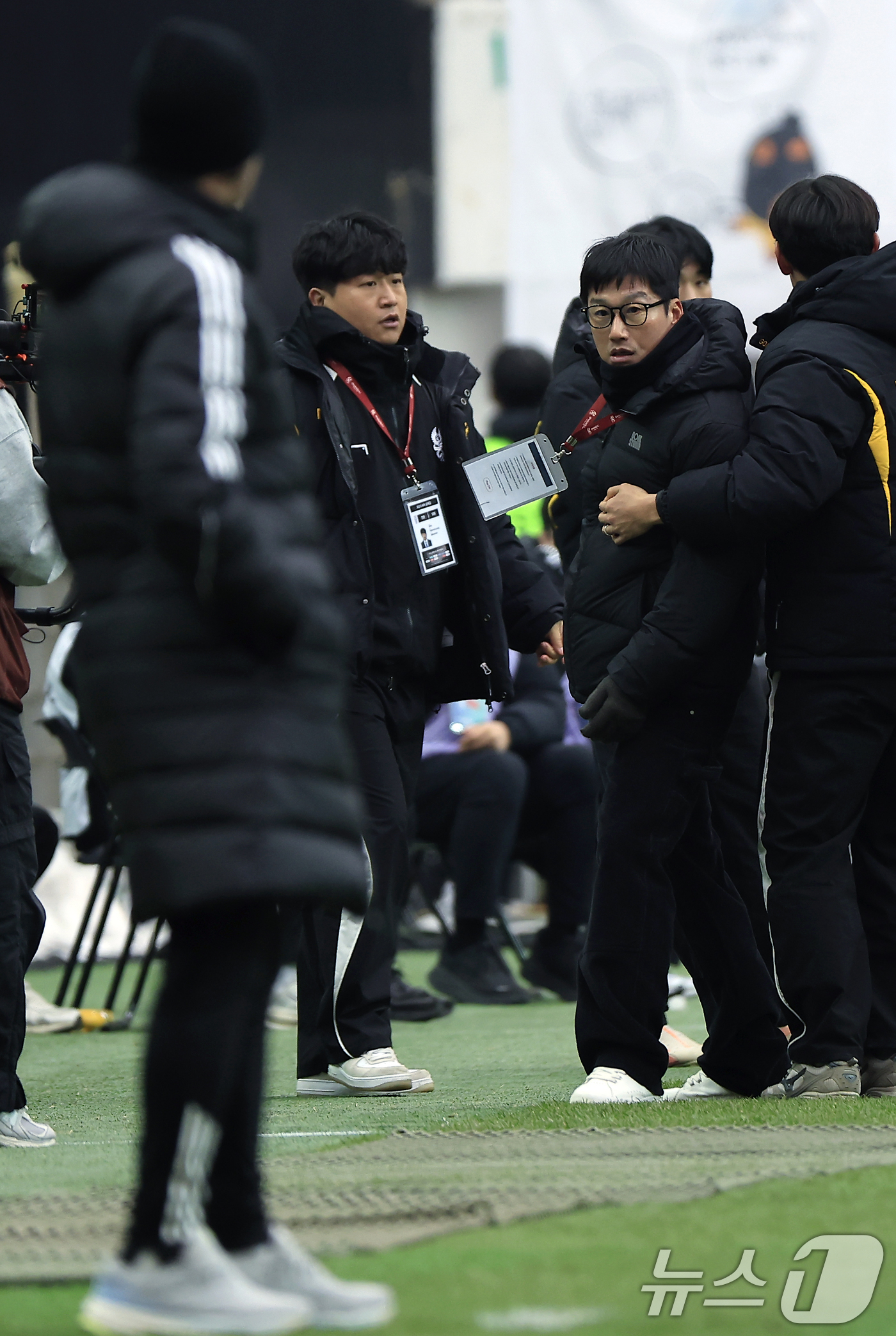 (서울=뉴스1) 박정호 기자 = 6일 오후 서울 마포구 월드컵로 서울월드컵경기장에서 열린 광주FC와 전북현대의 2025 하나은행 코리아컵 결승전에서 이정효 광주FC 감독이 심판 판 …