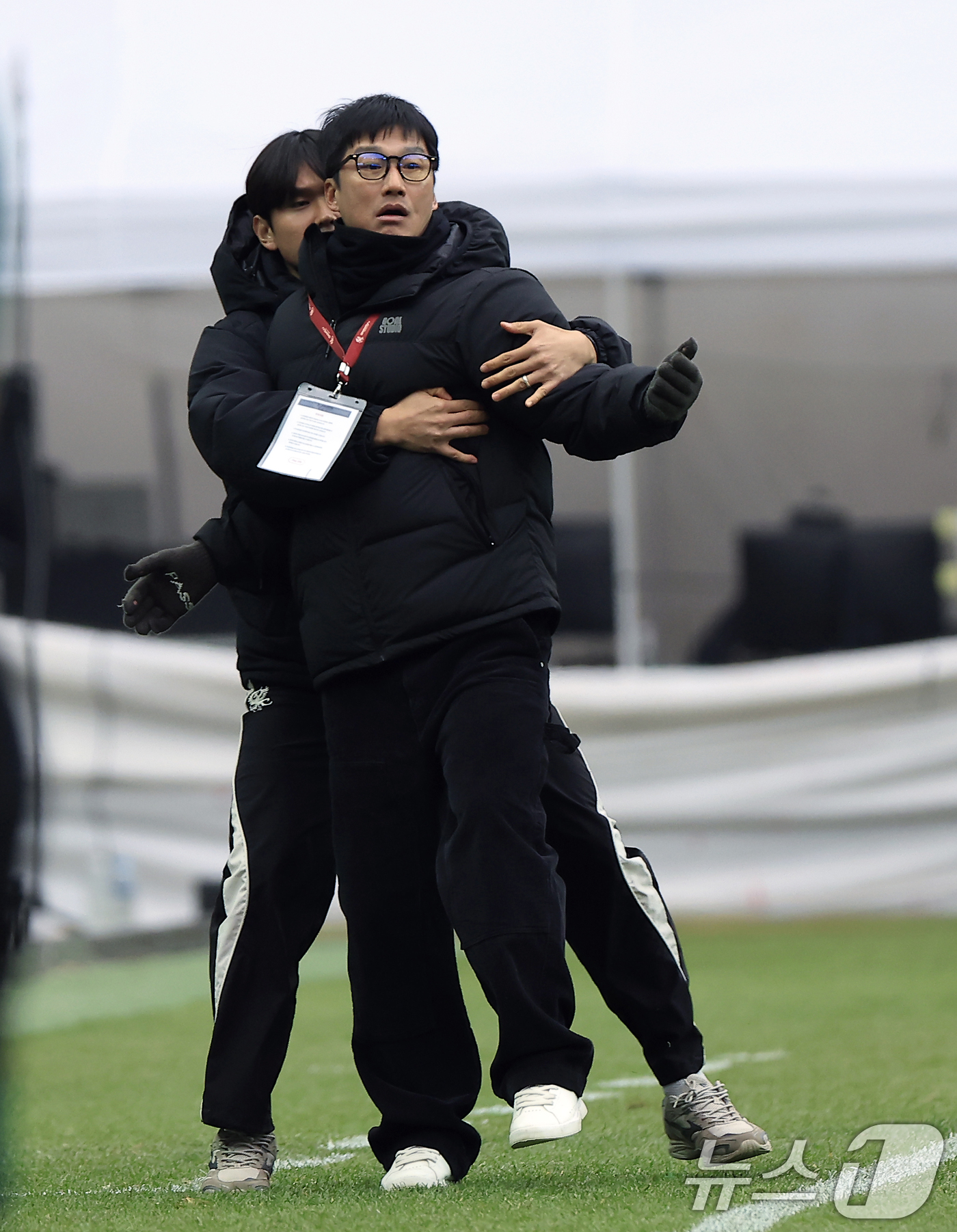 (서울=뉴스1) 박정호 기자 = 6일 오후 서울 마포구 월드컵로 서울월드컵경기장에서 열린 광주FC와 전북현대의 2025 하나은행 코리아컵 결승전에서 이정효 광주 감독이 심판 판정에 …