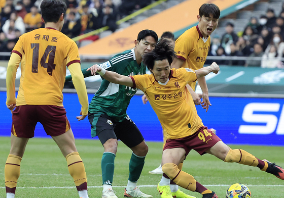 볼 걷어내는 심상민