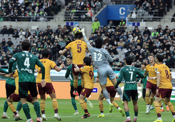 전북 공세 막는 광주
