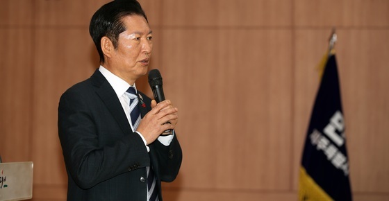 제주서 강연하는 정청래 대표