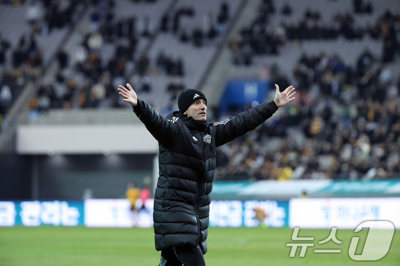 (서울=뉴스1) 박정호 기자 = 6일 오후 서울 마포구 월드컵로 서울월드컵경기장에서 열린 광주FC와 전북현대의 2025 하나은행 코리아컵 결승전에서 2대1로 승리해 우승을 차지한 …