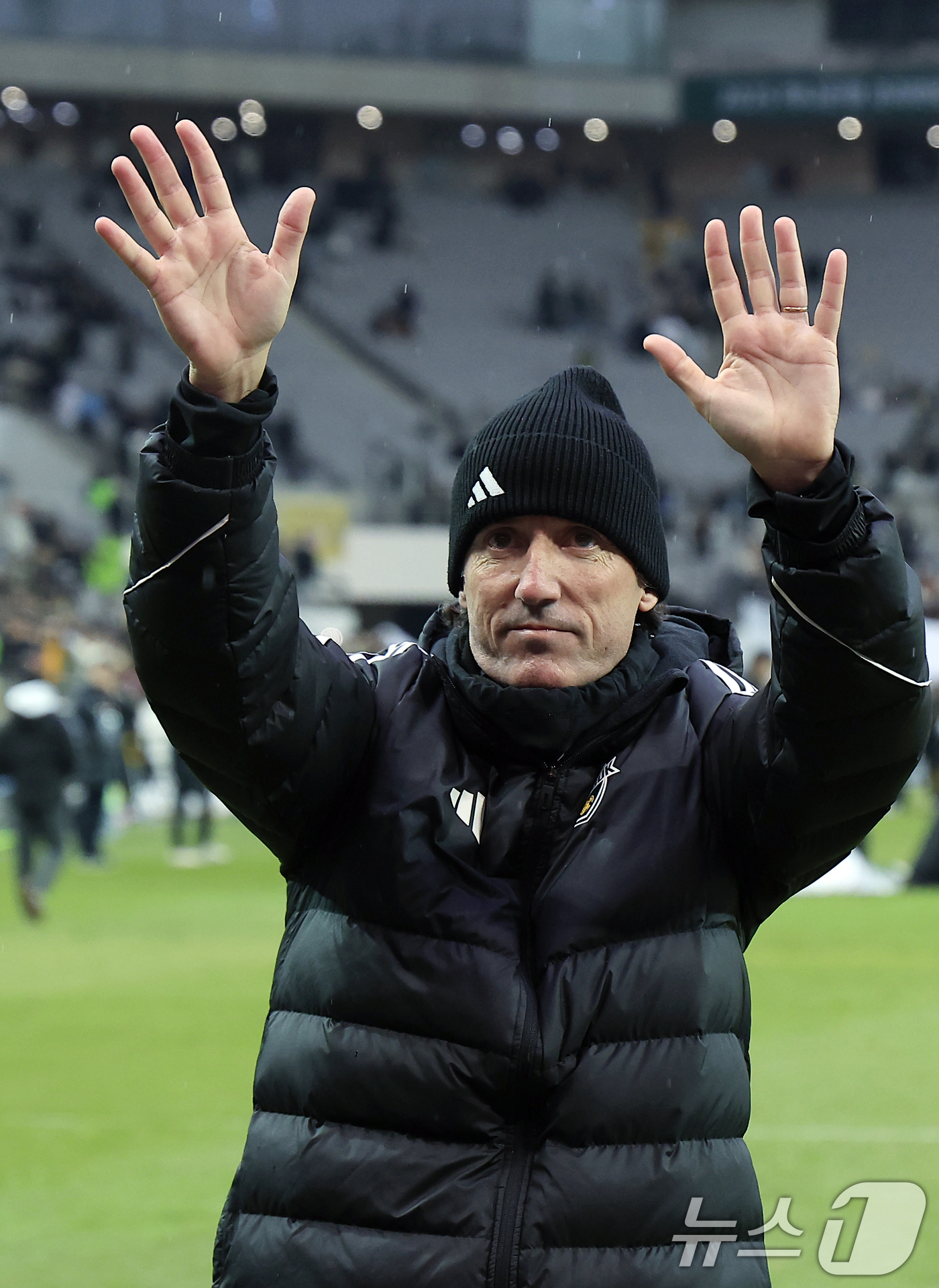 (서울=뉴스1) 박정호 기자 = 6일 오후 서울 마포구 월드컵로 서울월드컵경기장에서 열린 광주FC와 전북현대의 2025 하나은행 코리아컵 결승전에서 2대1로 승리해 우승을 차지한 …