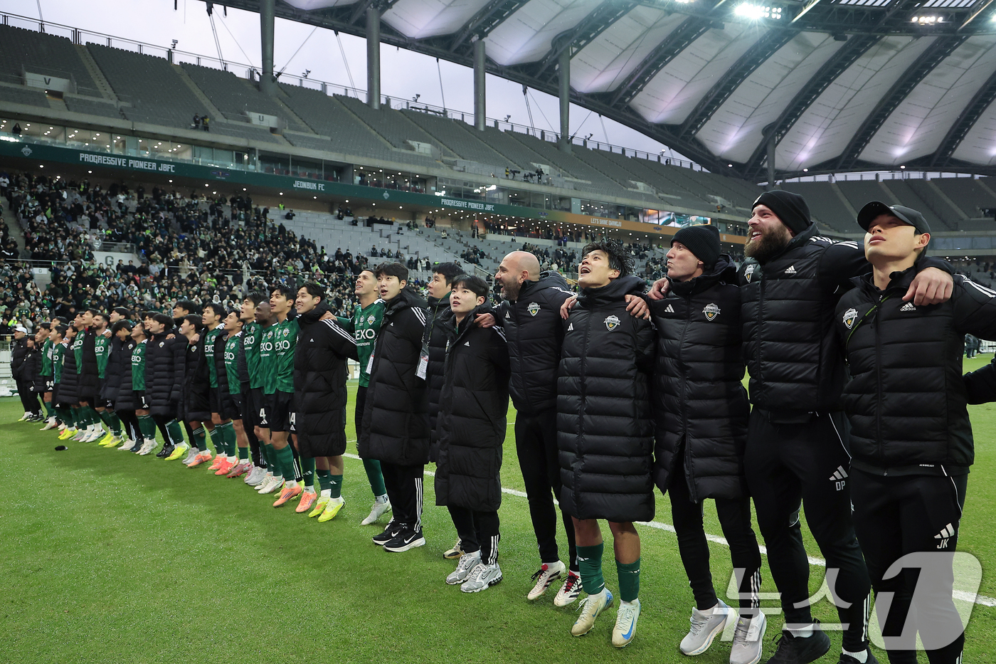 (서울=뉴스1) 박정호 기자 = 6일 오후 서울 마포구 월드컵로 서울월드컵경기장에서 열린 광주FC와 전북현대의 2025 하나은행 코리아컵 결승전에서 2대1로 승리해 우승을 차지한 …