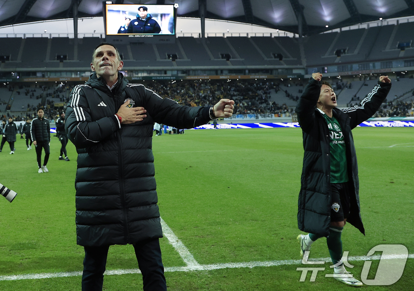(서울=뉴스1) 박정호 기자 = 6일 오후 서울 마포구 월드컵로 서울월드컵경기장에서 열린 광주FC와 전북현대의 2025 하나은행 코리아컵 결승전에서 2대1로 승리해 우승을 차지한 …