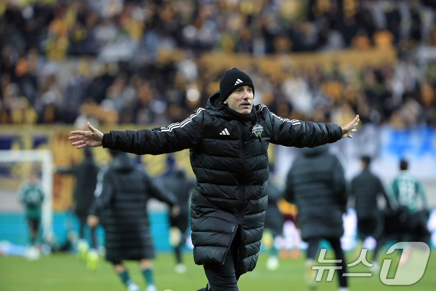 (서울=뉴스1) 박정호 기자 = 6일 오후 서울 마포구 월드컵로 서울월드컵경기장에서 열린 광주FC와 전북현대의 2025 하나은행 코리아컵 결승전에서 2대1로 승리해 우승을 차지한 …