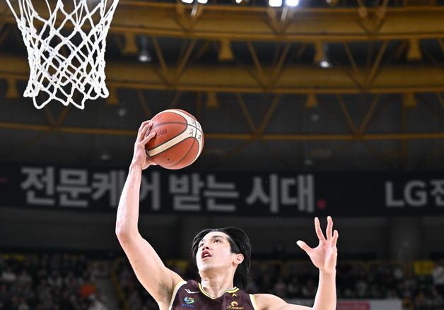 프로농구 LG, 현대모비스 꺾고 단독 선두…KCC는 공동 3위 도약(종합)