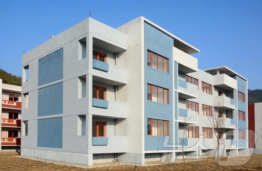 (평양 노동신문=뉴스1) = 북한 노동당 기관지 노동신문은 7일 "락원군 흥상농장, 금야군 읍농장에서 살림집 입사모임이 진행됐다"고 보도했다. [국내에서만 사용가능. 재배포 금지. …