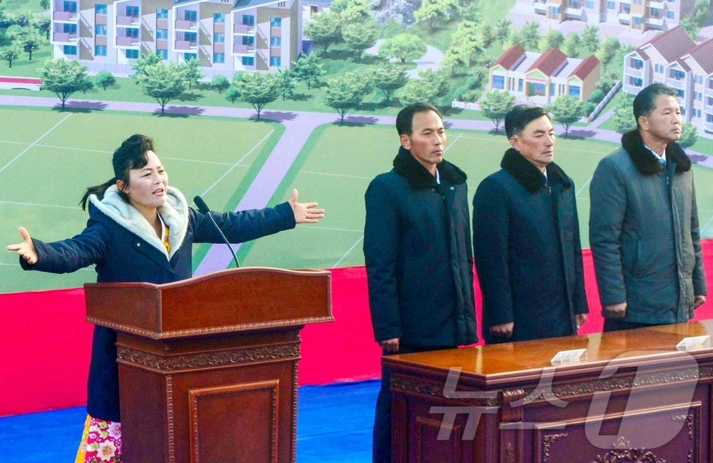 (평양 노동신문=뉴스1) = 북한 노동당 기관지 노동신문은 7일 "락원군 흥상농장, 금야군 읍농장에서 살림집 입사모임이 진행됐다"고 보도했다. [국내에서만 사용가능. 재배포 금지. …