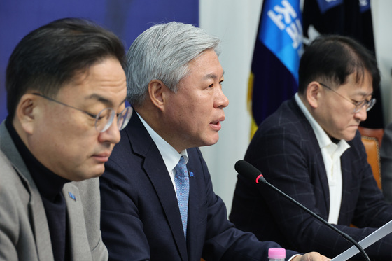 조국혁신당 "민주 포함 개혁5당 원내대표단 회의체 구성하자"