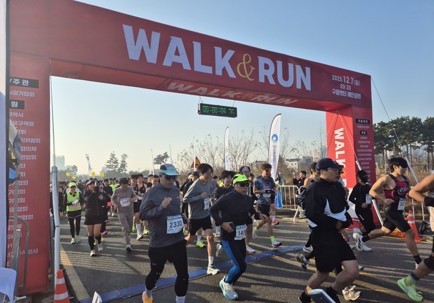 인천 제3연륙교 개통 전 시민 3300명 걷고 뛰고…명칭 갈등 '여전'