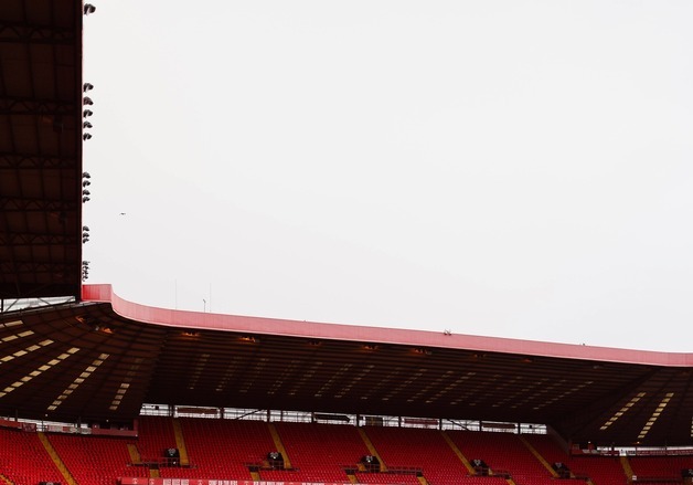 잉글랜드 2부리그 경기 중 관중 사망…응급 조치 후 이송했으나 비극