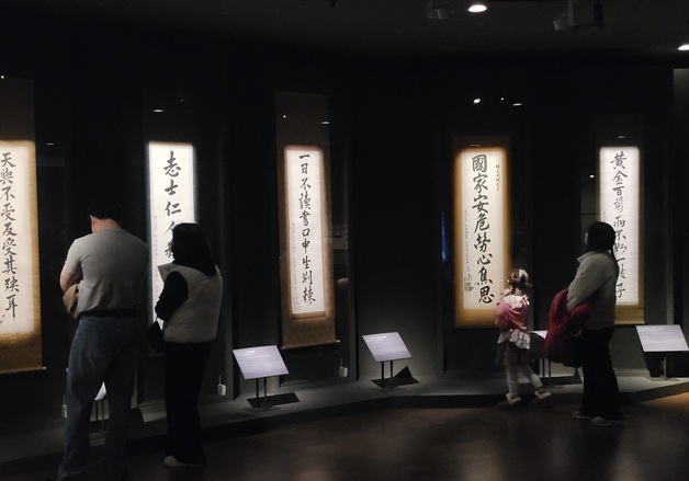 "글에서 두려움이 느껴지지 않아요"…전주서 안중근 친필유묵 첫 공개