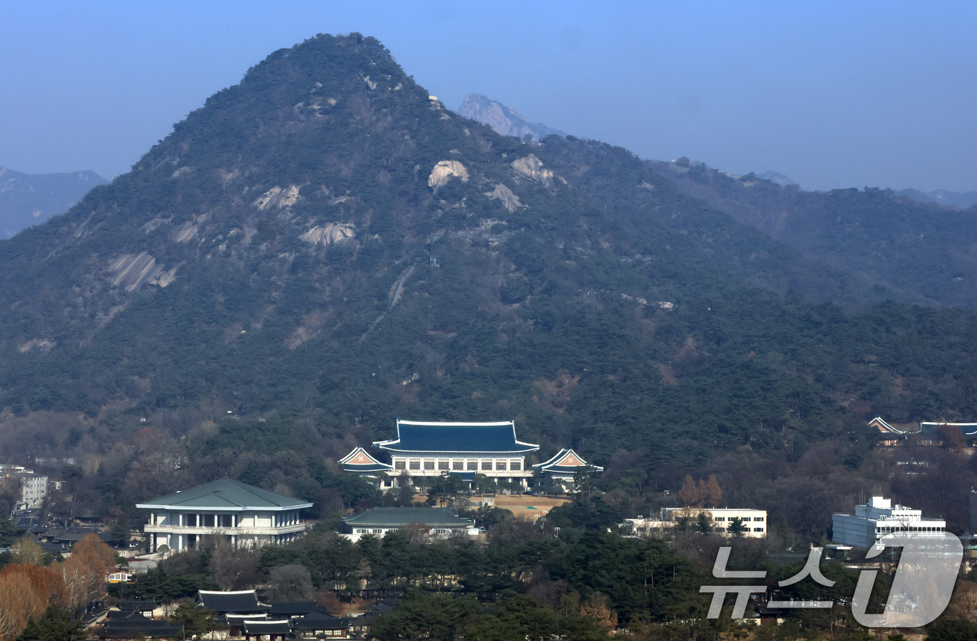 (서울=뉴스1) 임세영 기자 = 이재명 정부가 3년 7개월 만에 ‘용산 시대’를 마치고 8일부터 서울 용산 대통령 집무실을 청와대로 순차적으로 이사하며, 이전 작업은 이달 말 완료 …