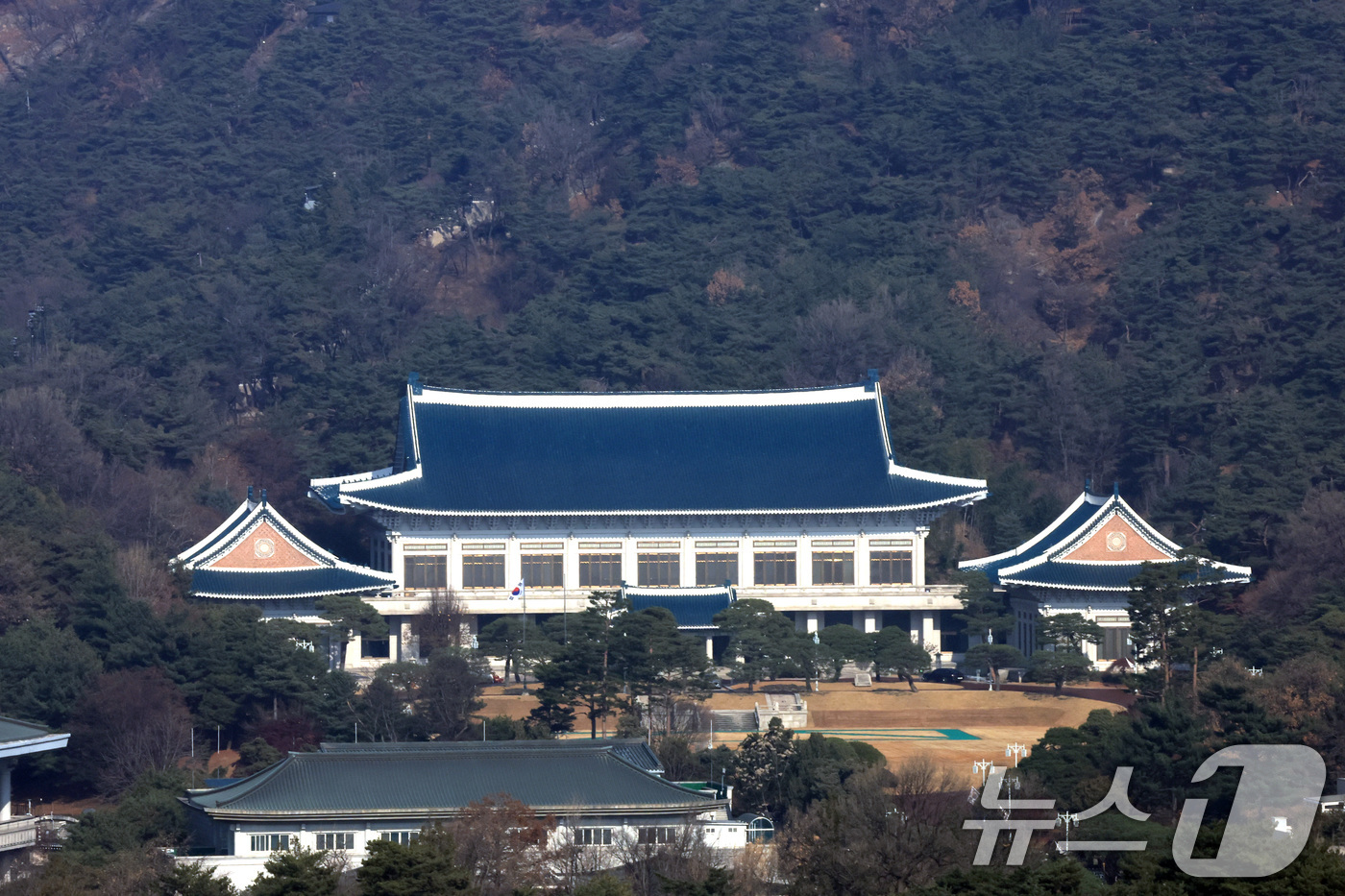 (서울=뉴스1) 임세영 기자 = 이재명 정부가 3년 7개월 만에 ‘용산 시대’를 마치고 8일부터 서울 용산 대통령 집무실을 청와대로 순차적으로 이사하며, 이전 작업은 이달 말 완료 …