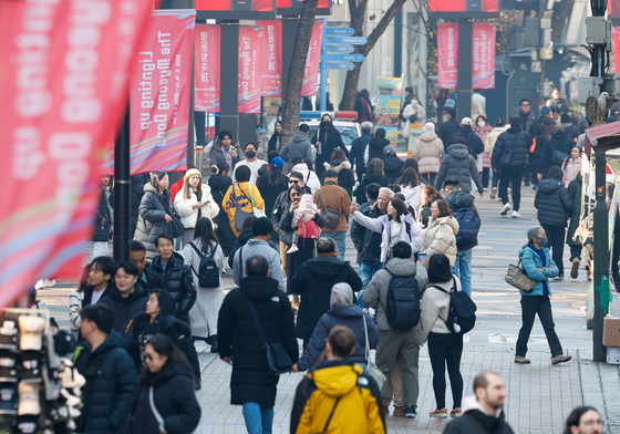 흔들리는 중산층…지난해 소득 1.8% 증가 그쳐 '역대 최저'