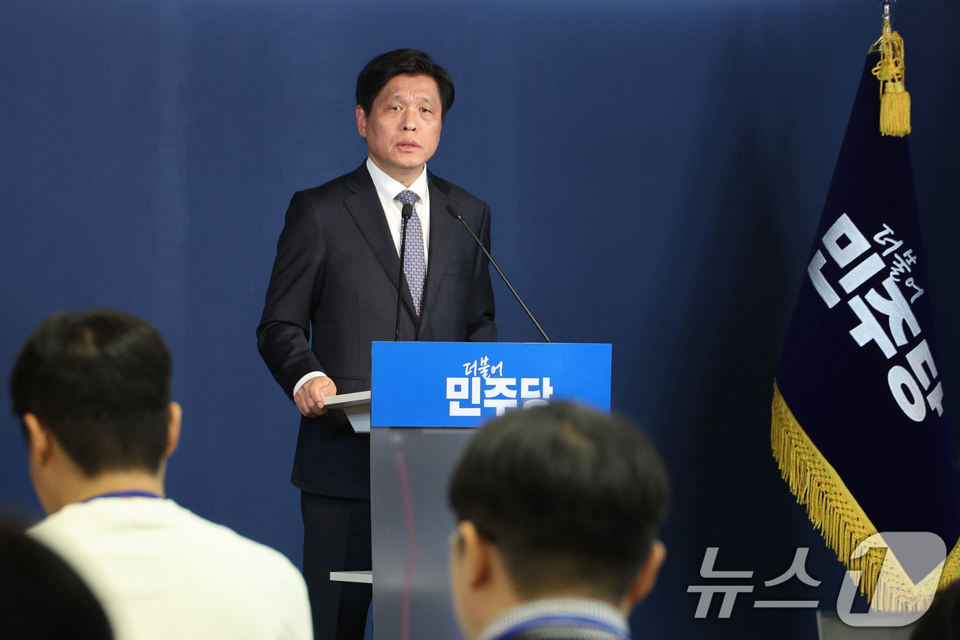 (서울=뉴스1) 신웅수 기자 = 조승래 더불어민주당 사무총장이 7일 서울 여의도 중앙당사에서 기자간담회를 하고 있다.조 사무총장은 내란전담재판부 설치와 필리버스터(무제한 토론) 등 …