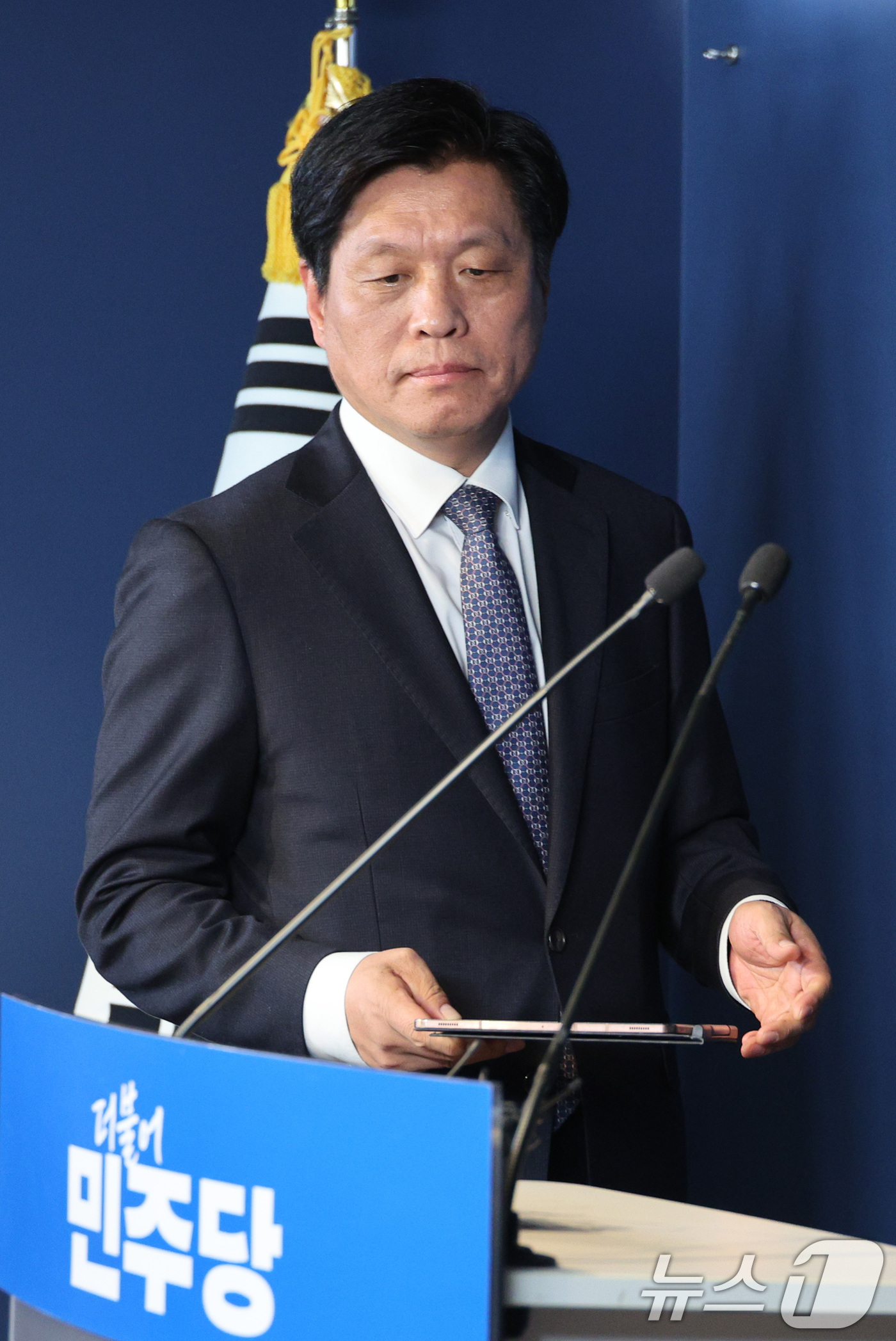 (서울=뉴스1) 신웅수 기자 = 조승래 더불어민주당 사무총장이 7일 서울 여의도 중앙당사에서 열린 기자간담회에 참석하고 있다.조 사무총장은 내란전담재판부 설치와 필리버스터(무제한 …