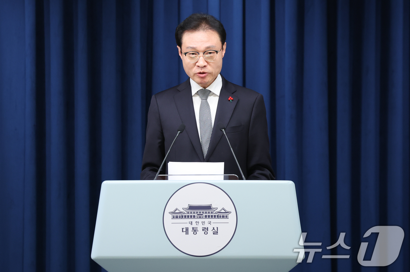 (서울=뉴스1) 허경 기자 = 이규연 홍보소통수석이 7일 서울 용산 대통령실 청사에서 신임 감사원장 후보자를 발표하고 있다. 2025.12.7/뉴스1