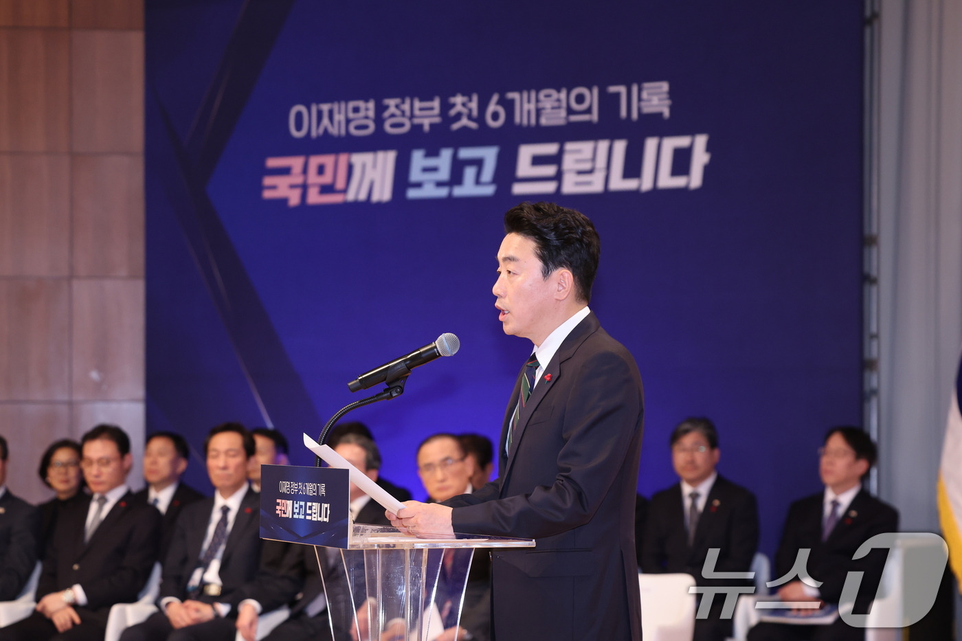 (서울=뉴스1) 허경 기자 = 강훈식 대통령 비서실장이 7일 서울 용산 대통령실 청사에서 열린 '이재명 정부 출범 6개월 성과 간담회'에서 발언하고 있다.  2025.12.7/뉴스 …